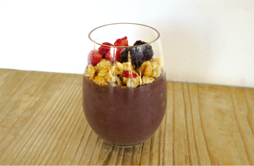 ほうじ茶のアサイーバナナスムージー