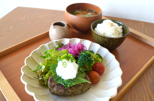 和風お茶の葉ハンバーグ