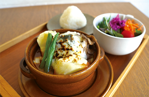 デミ味噌とチーズの お茶の葉ハンバーグ